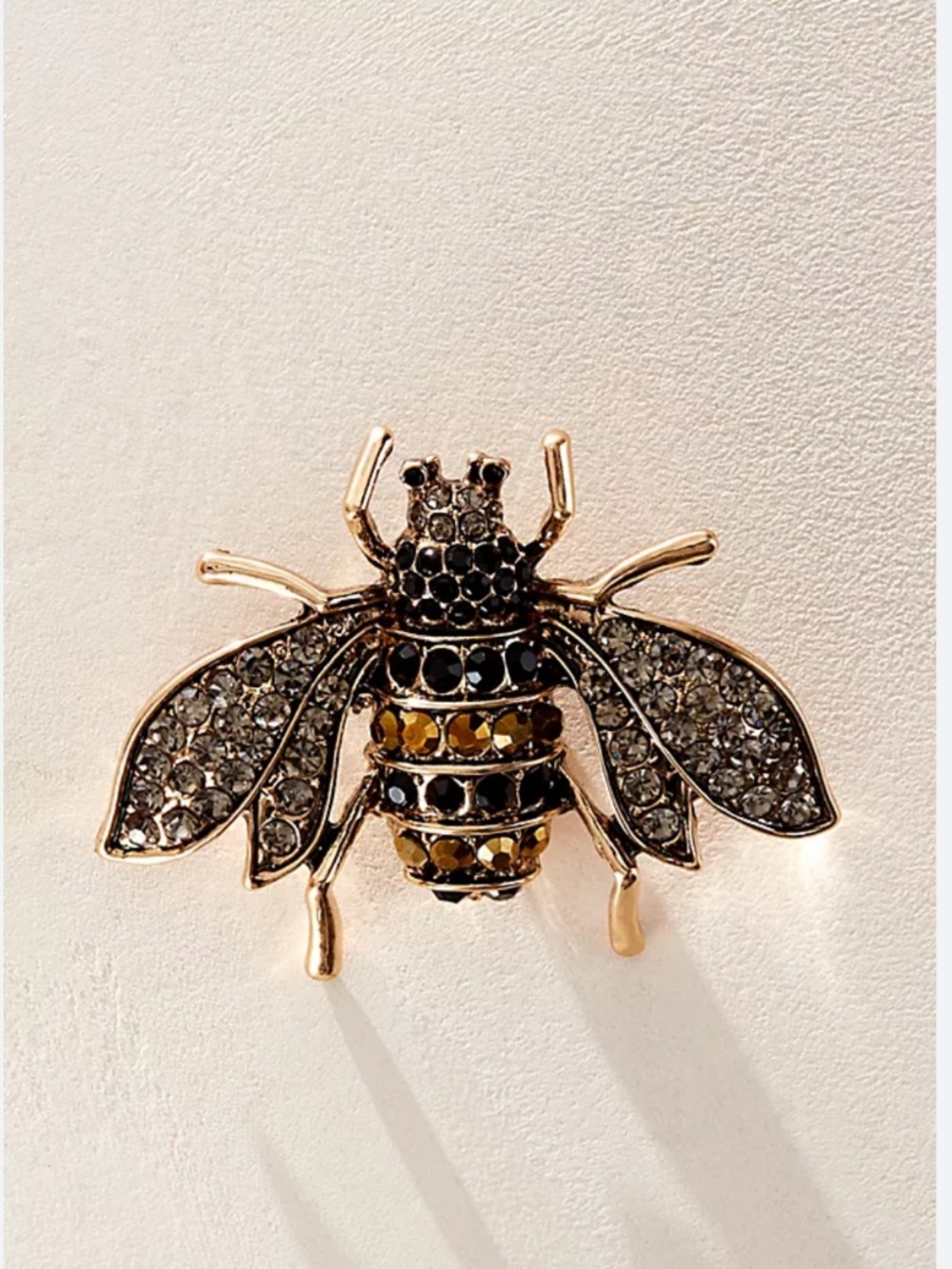 Bee Brooch
NWT
Color - Gold
Free People